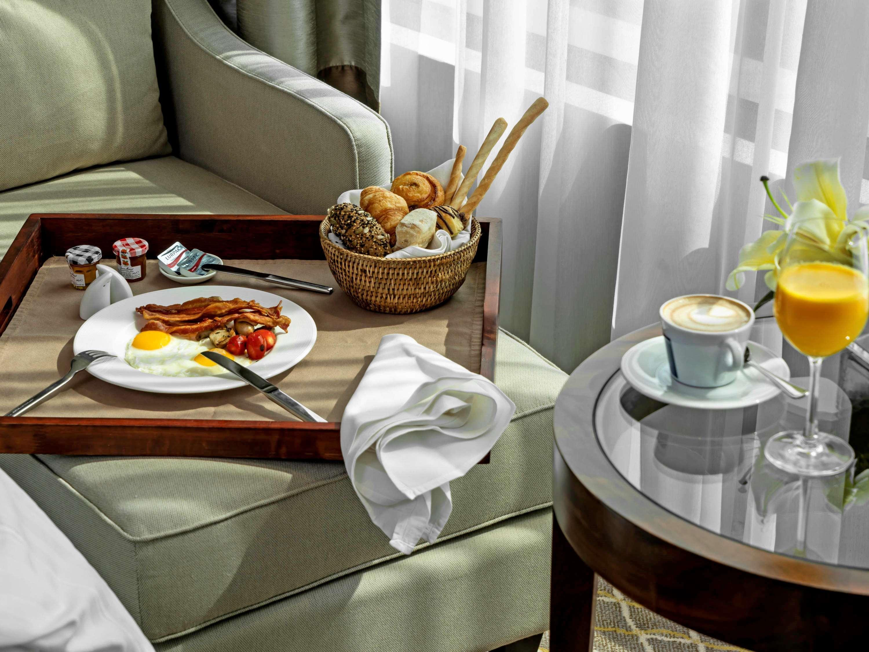 Pullman Centrepoint Hotel