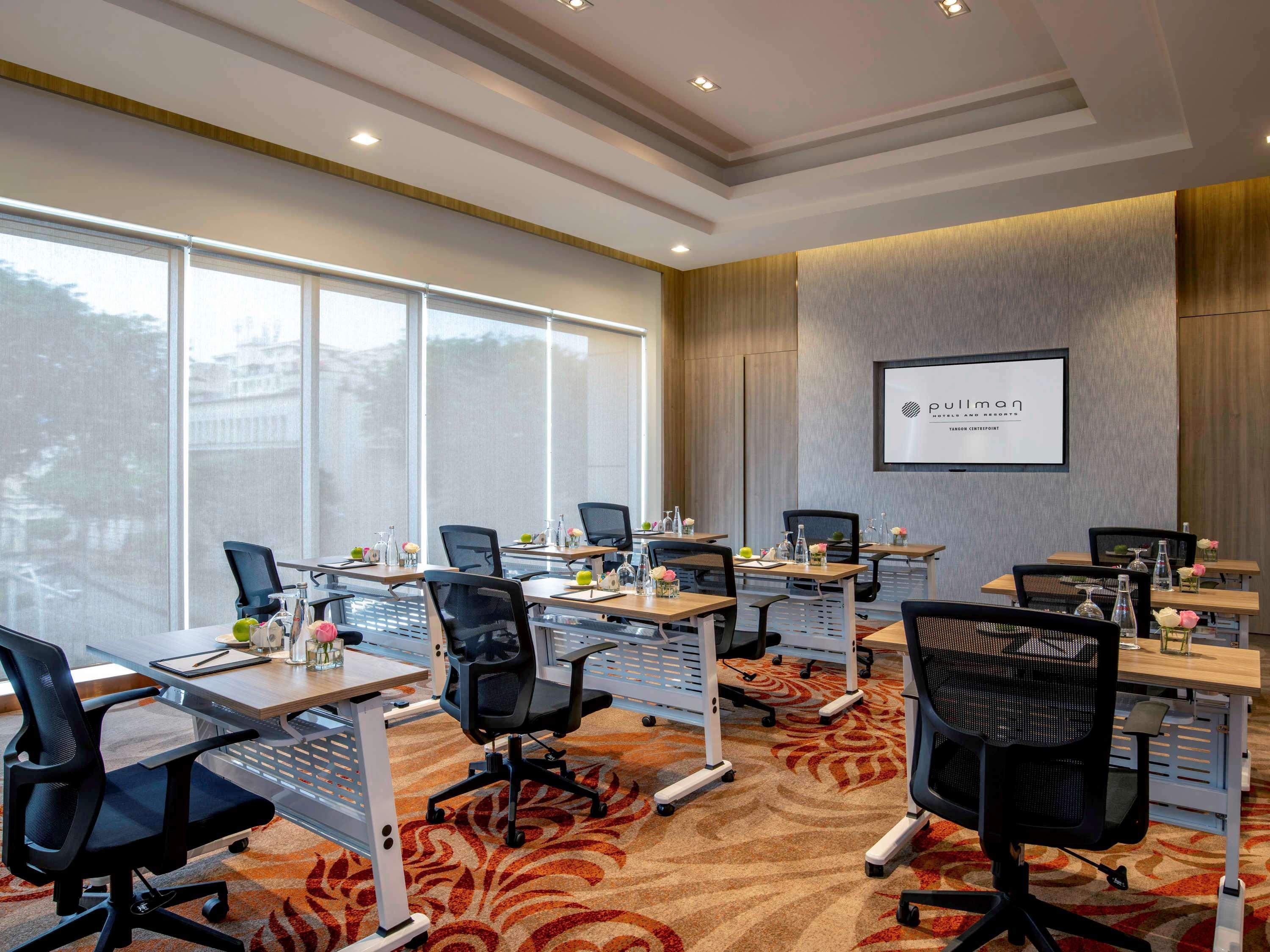 Pullman Centrepoint Hotel