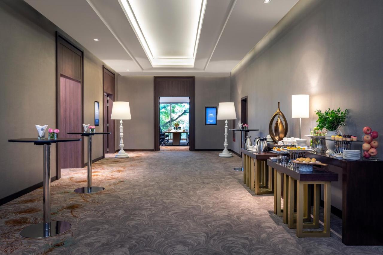 Pullman Centrepoint Hotel 5*